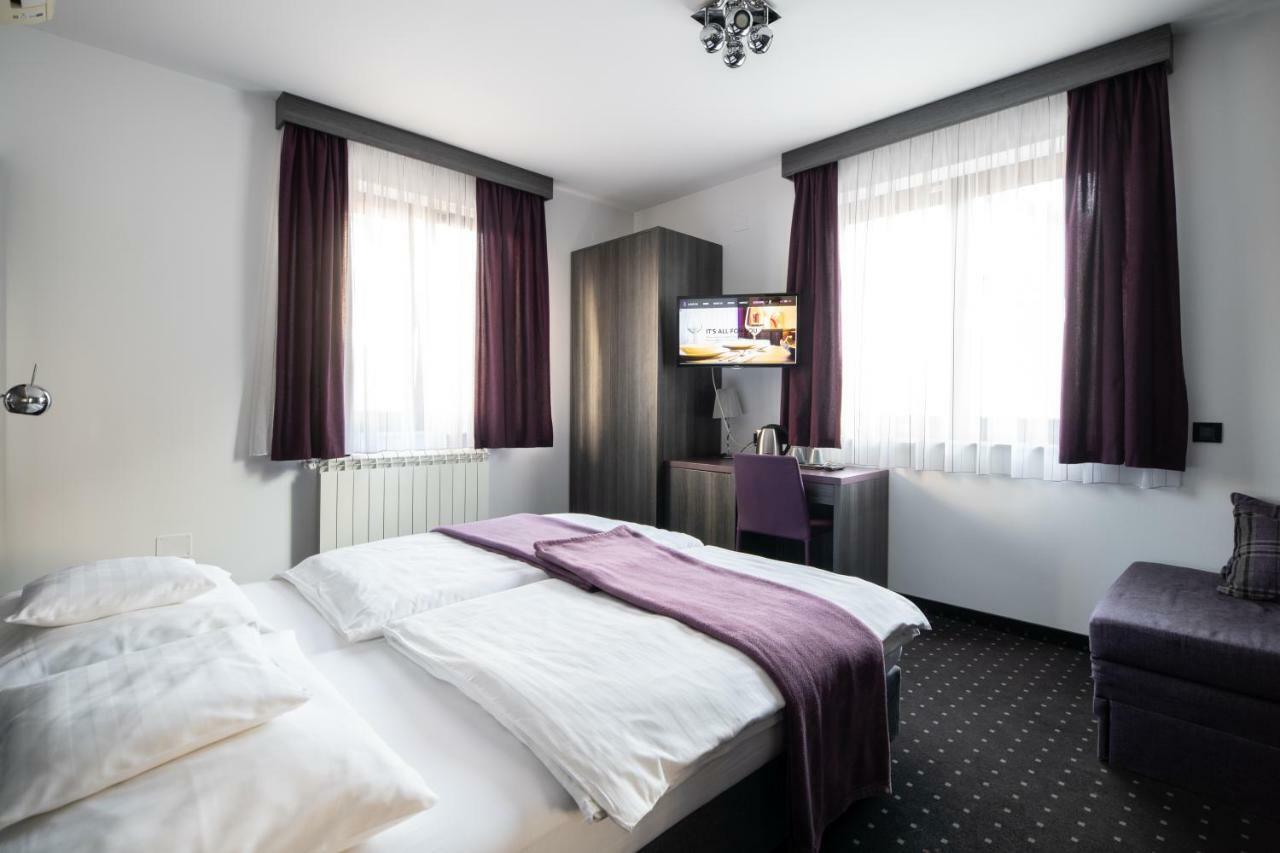 Log In Rooms Záhřeb Exteriér fotografie