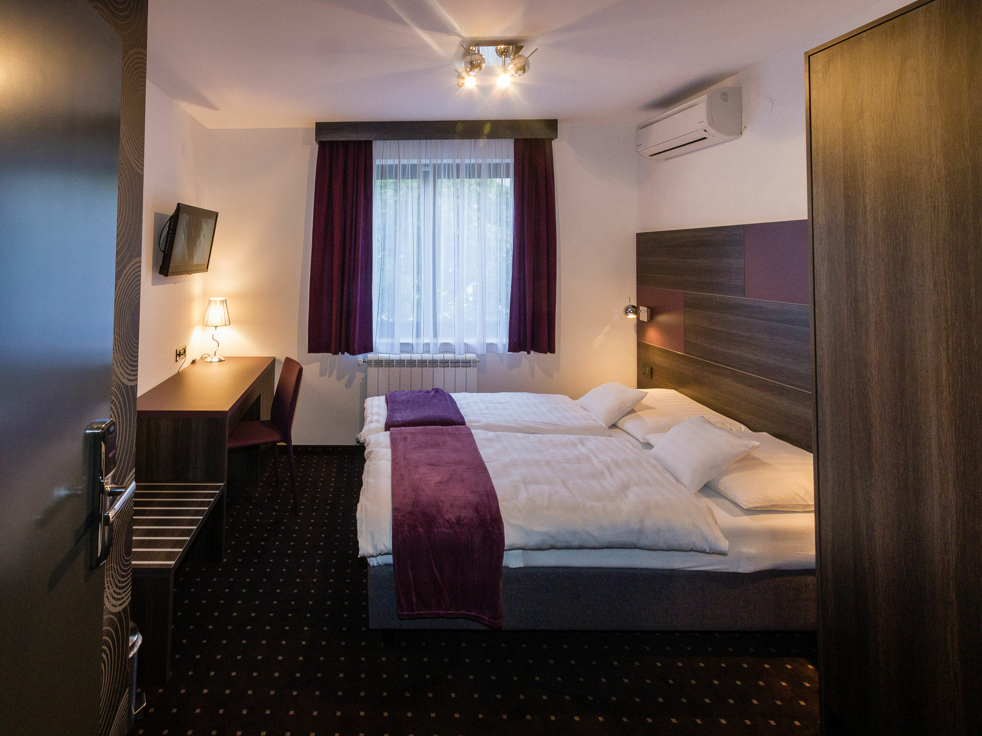 Log In Rooms Záhřeb Exteriér fotografie